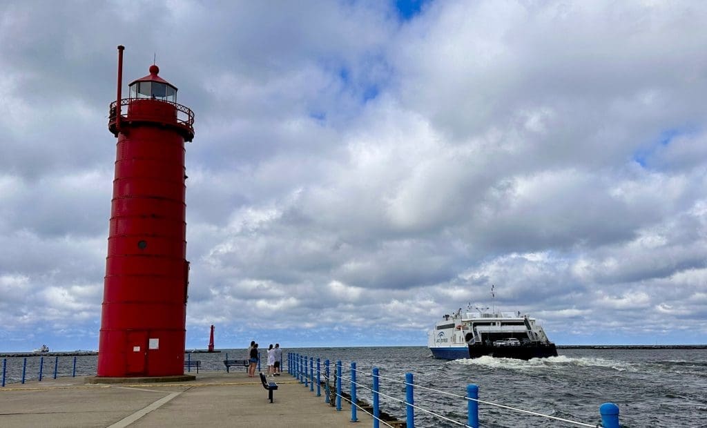 Carry ferry leaves Muskegon for Milwaukee